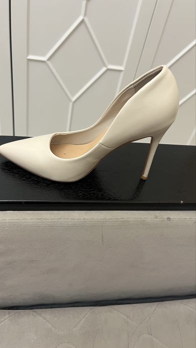 Бежевые туфли 34 размера, почти новые