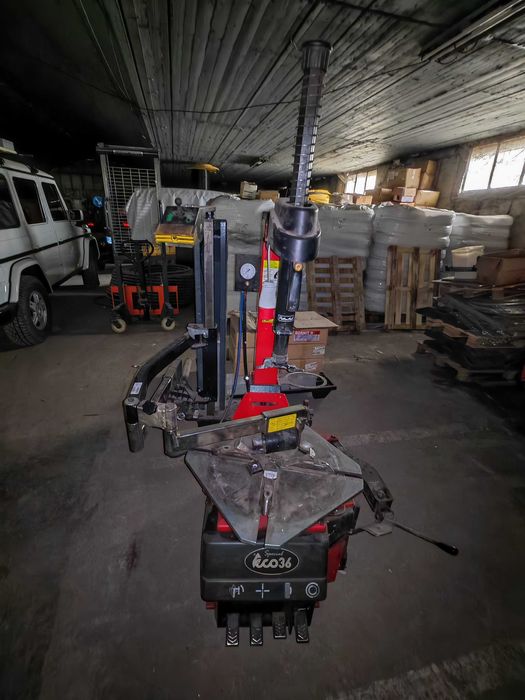 Страхотна гумодемонтажна машина TECO 36 Special GP с RFT рамо