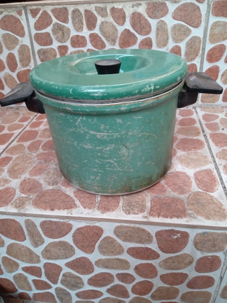 Продам кастрюлю советскую 2л.