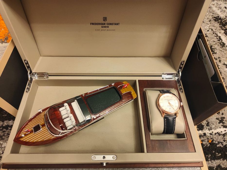 Frederique Constant Runabout Automatic
FC-303RMS5B4