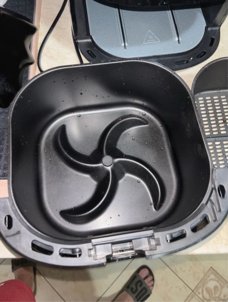Vând Air Fryer Philips