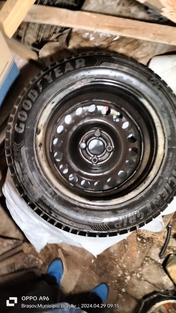 Vând 4 jante tabla R15 cu anvelope de vara Goodyear 195/65/R15 vară