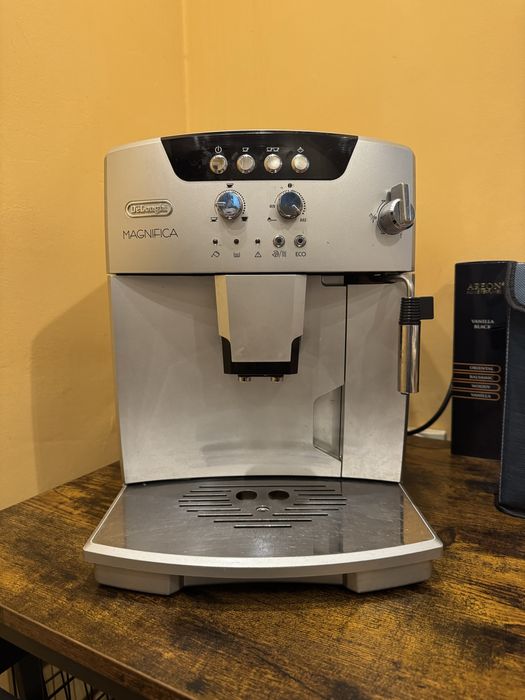 Кафе машина Delonghi Magnifica ESAM 04.110 ECO