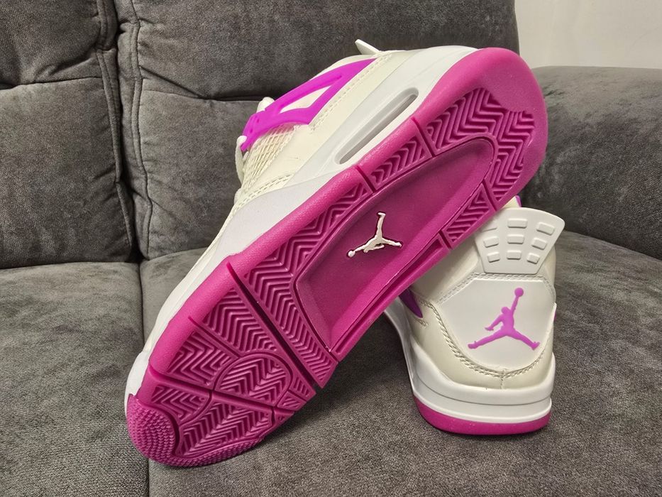 Jordan 4 Retro Hyper Violet nr 36 int 23 cm  preț 400 lei