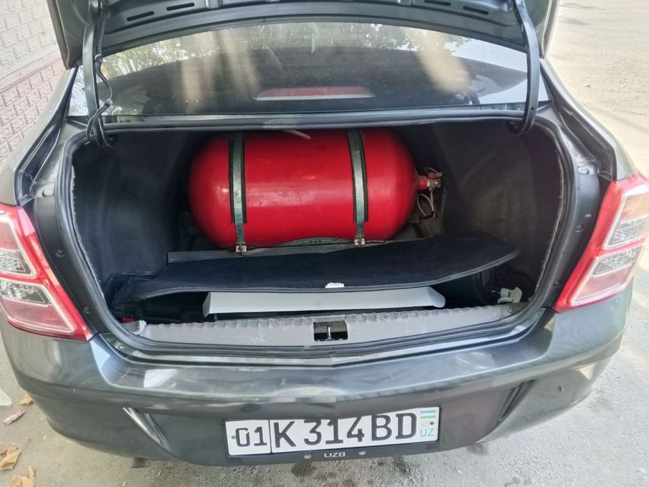 собалт срочни сотилади