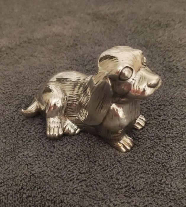 Серебряная собака