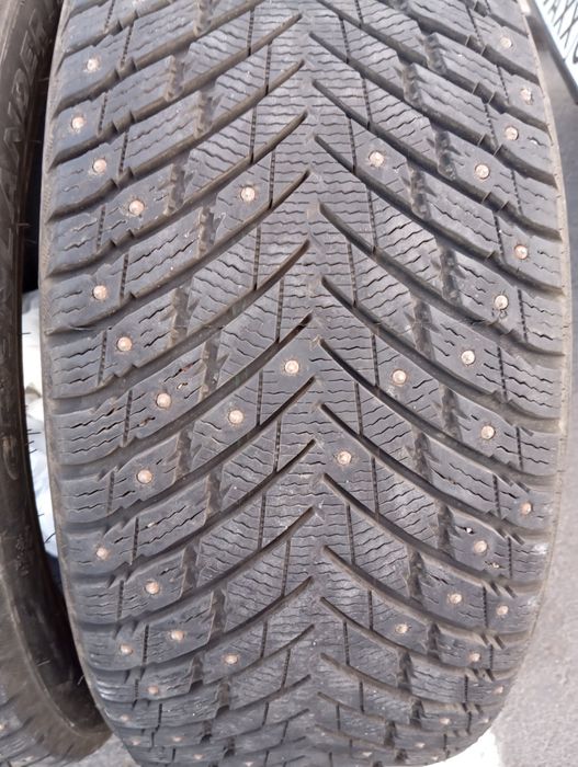 Продается зимние шины 275.45r21 в комплекте 4шт