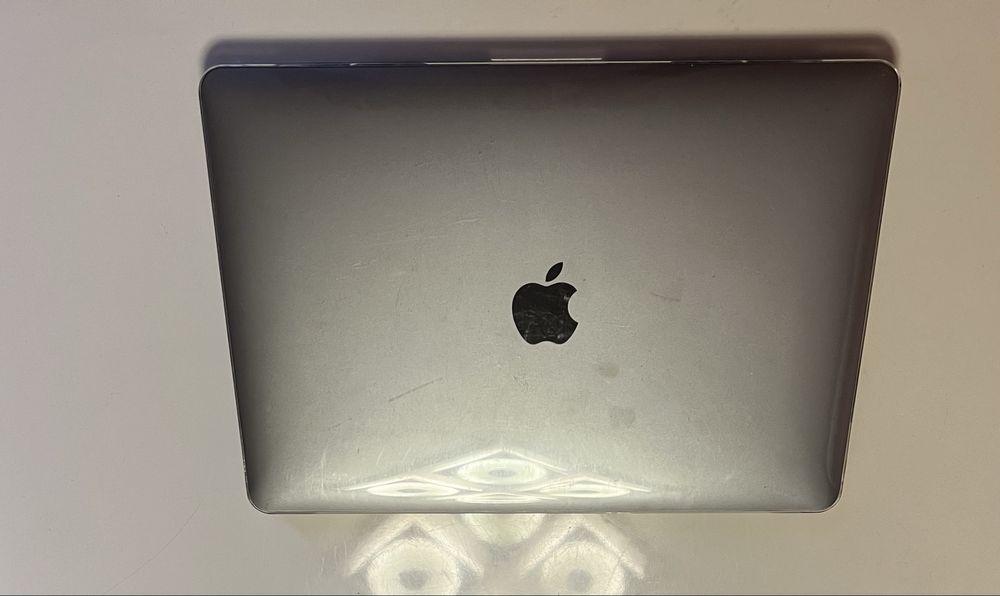 MacBook Air Space Grey, модел 2019, НЕРАЗЛИЧИМ ОТ НОВ
