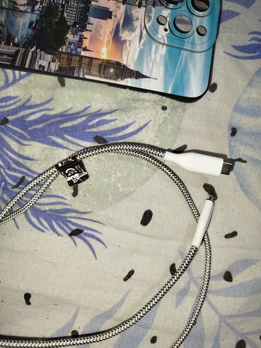 Vând cablu încărcare iPhone 14 si husa