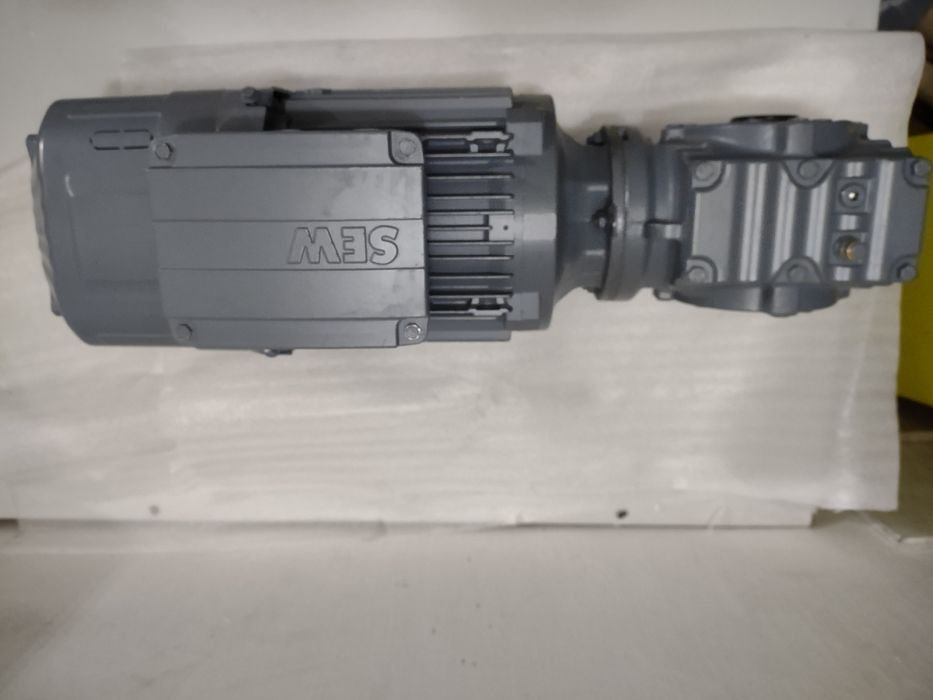 Motor cu reductor de 1,1 kw
