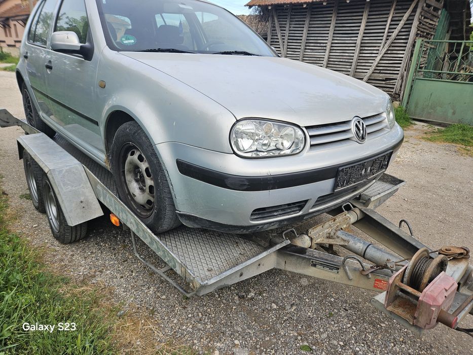 Голф 4 ,1.6 SR,101к.с.На части
