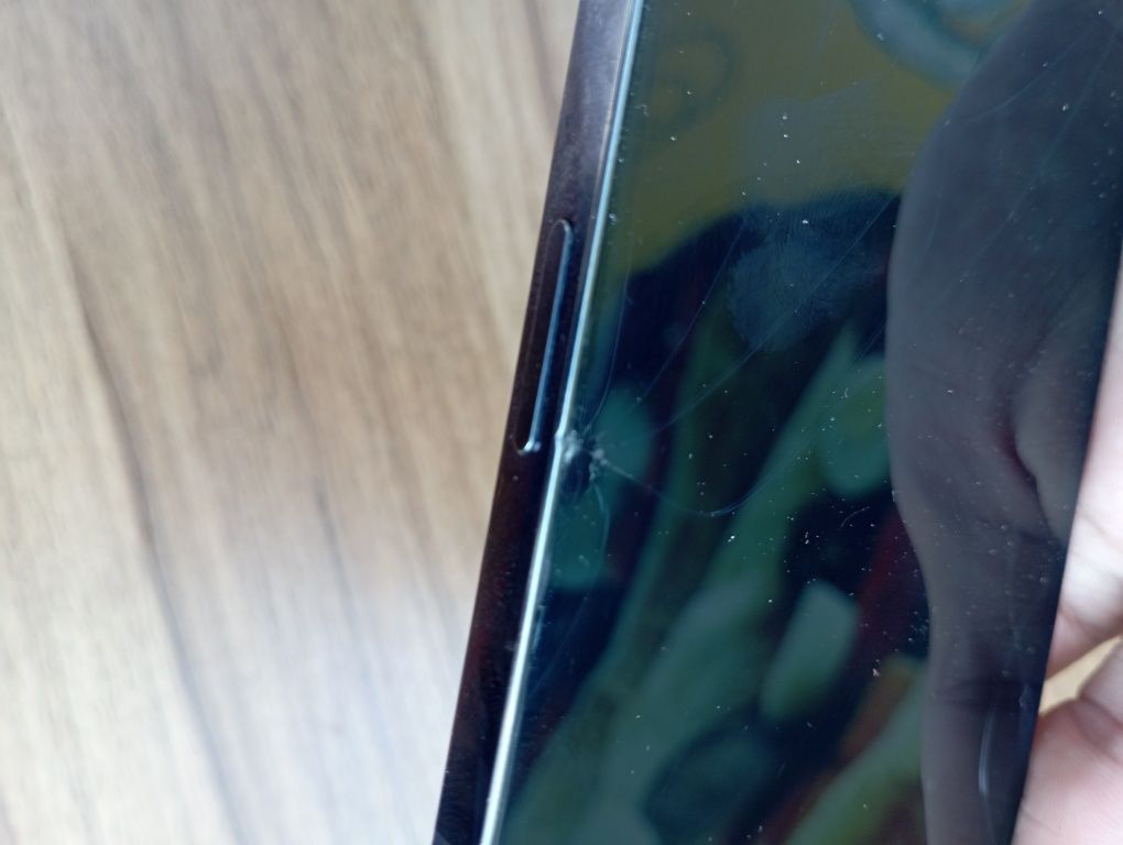 *iphone 14 pro :