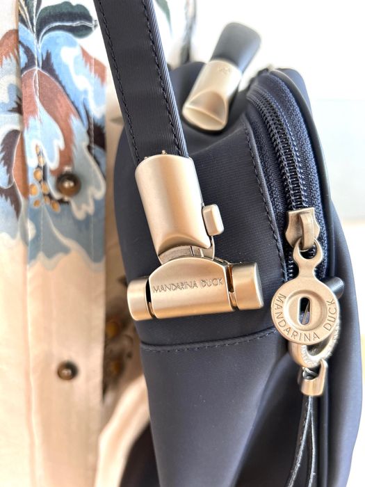 Mandarina duck страхотна чанта в тъмно синьо