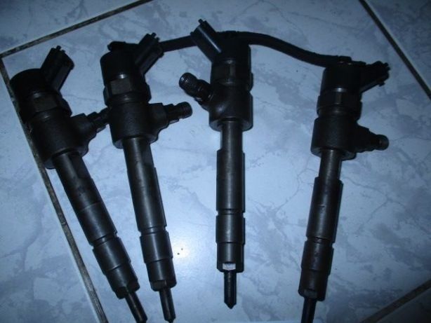 Injector Fiat Alfa Romeo Lancia motor 1.9 2,4 JTD diesel 0445110 119