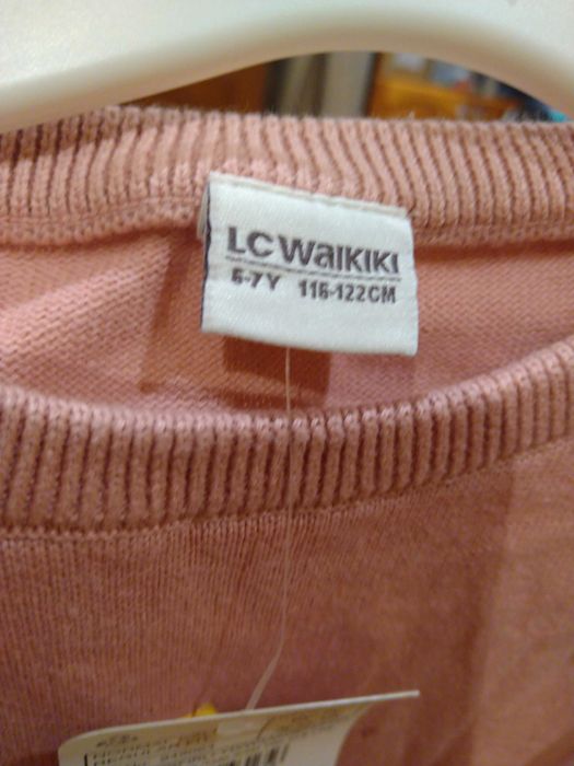 Нов пуловер 6-7 г.