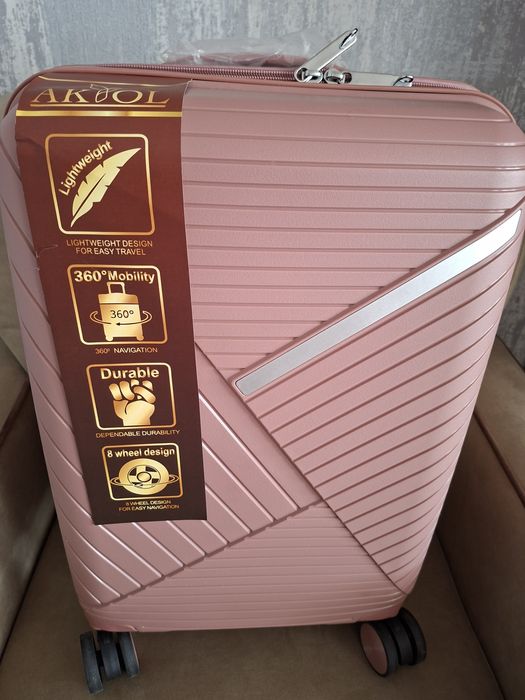 Продам  чемодан.