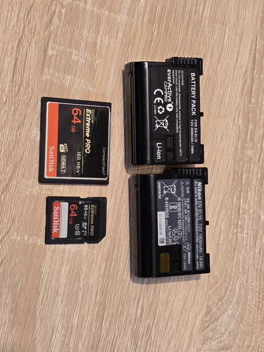 Nikon D810 + 2 acumulatori + 2x64Gb  card SD+Cf
