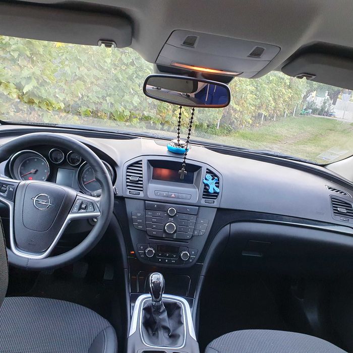 Vând Opel Insignia