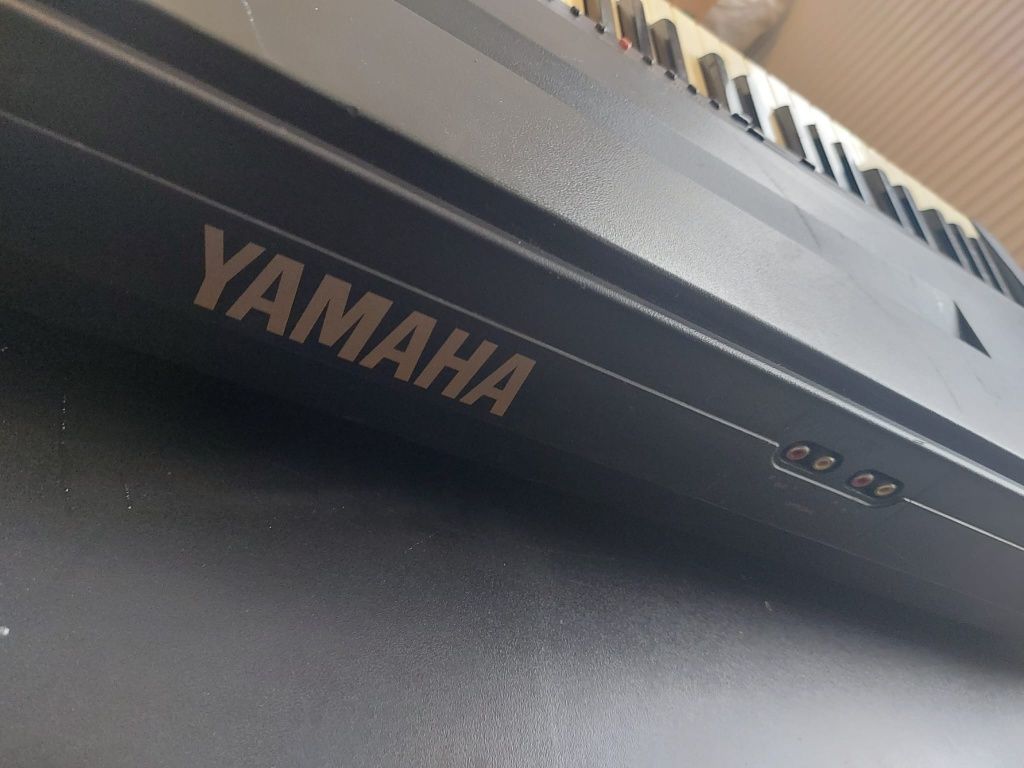 Pian electric Yamaha YFP 70 pentru piese sau reparat