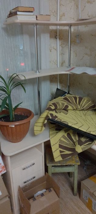 Продам компьютерный стол