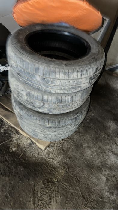 Срочно продам летние шины 50000