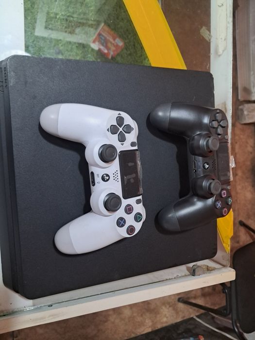 Продам PS4 на 500 гб.