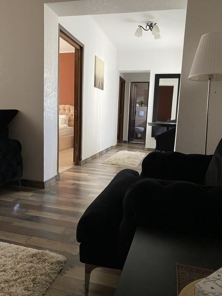 Vand apartament 3 camere