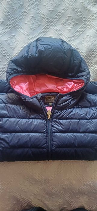 Страхотно яке на марката guess
