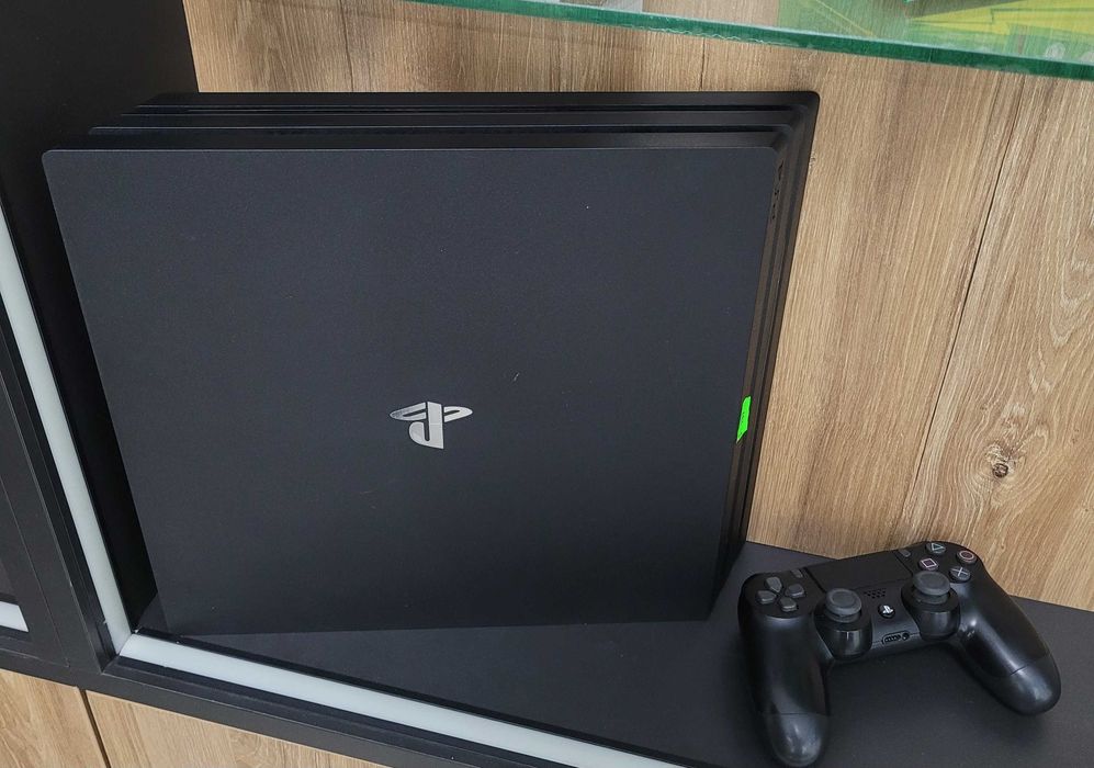 Garantie 24 luni PlayStation 4 PRO 1TB 1 controller CashBox