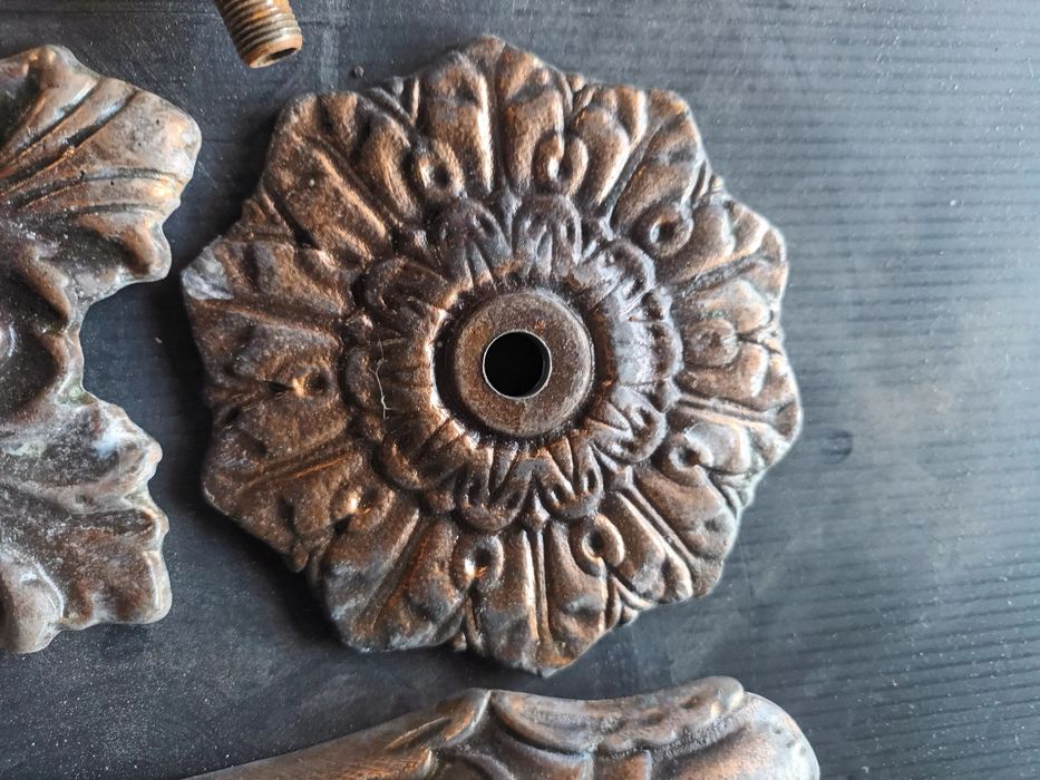 Elemente decorative din alama lemn cupru bronz