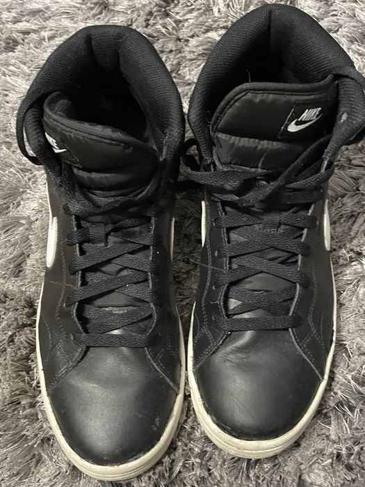 Adidasi nike negri purtati de cateva ori