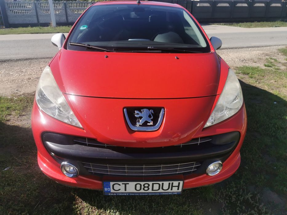 Peugeot 207 cabrio roșu
