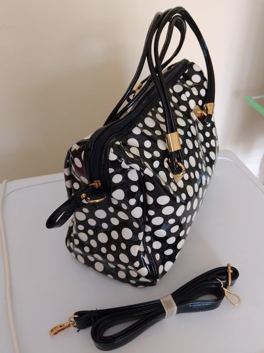 Дамска чанта лачена