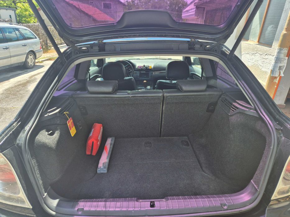 Продавам BMW 320 compact черен металик,2003г. Дизел,автомат ,110к.с