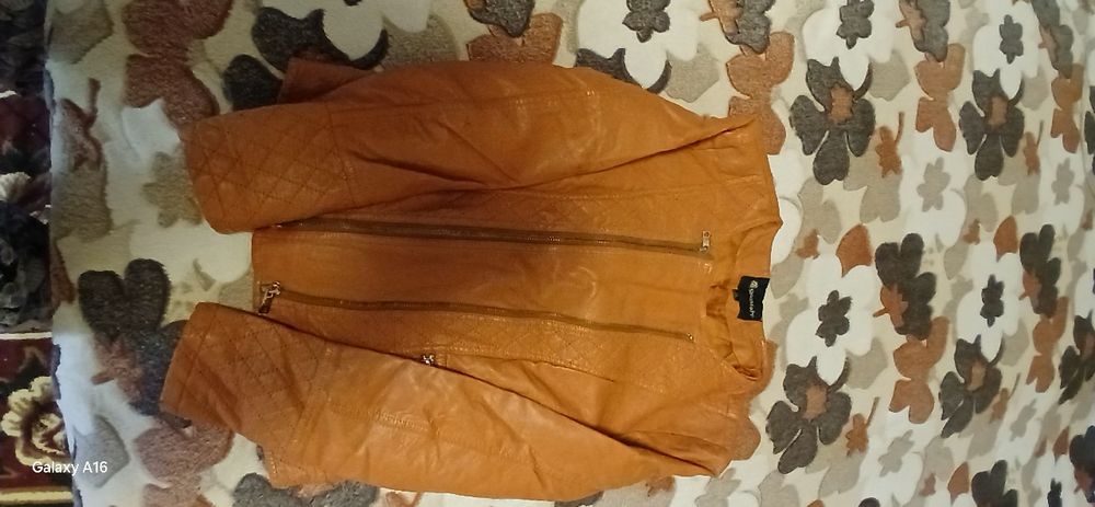 Koja kastum yaxshi turibdi. Kup kiyilmagan.