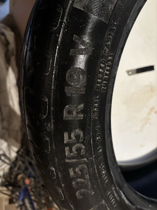 Продам пакрышку Continental 225/55 19