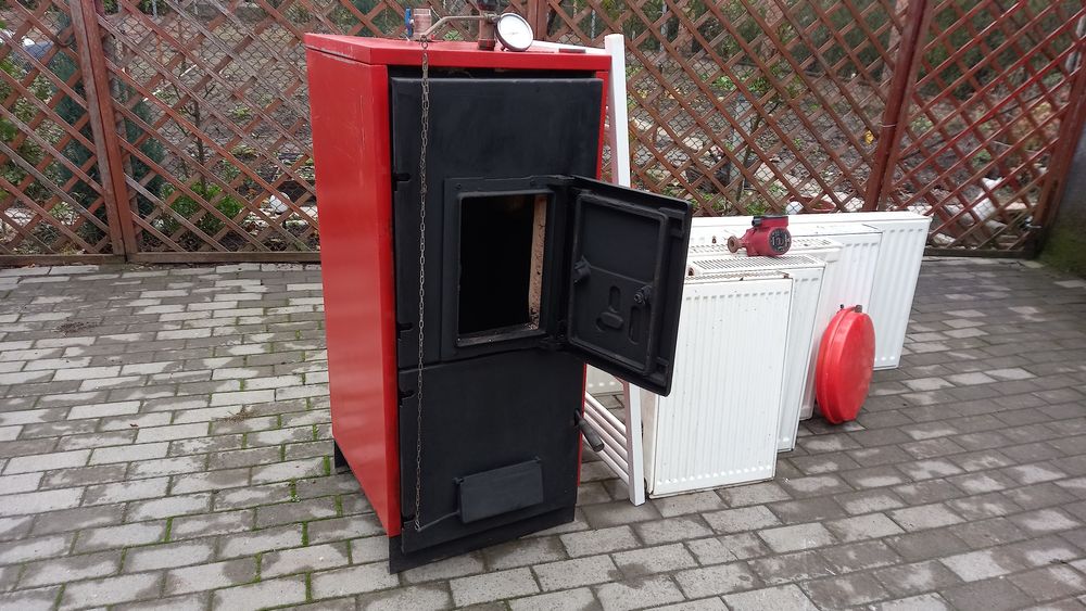 Vând centrală cu calorifere și pompă ..instalație completă.cu probă