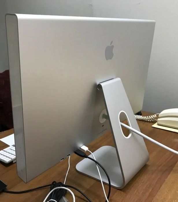 Apple cinema display 23