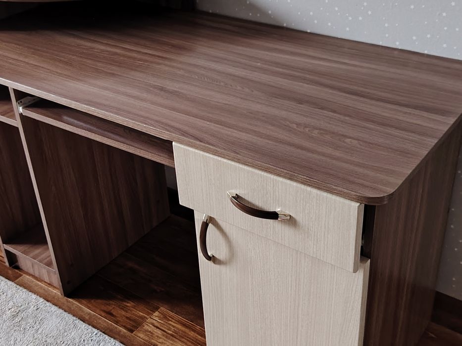 Продам компьютерный стол