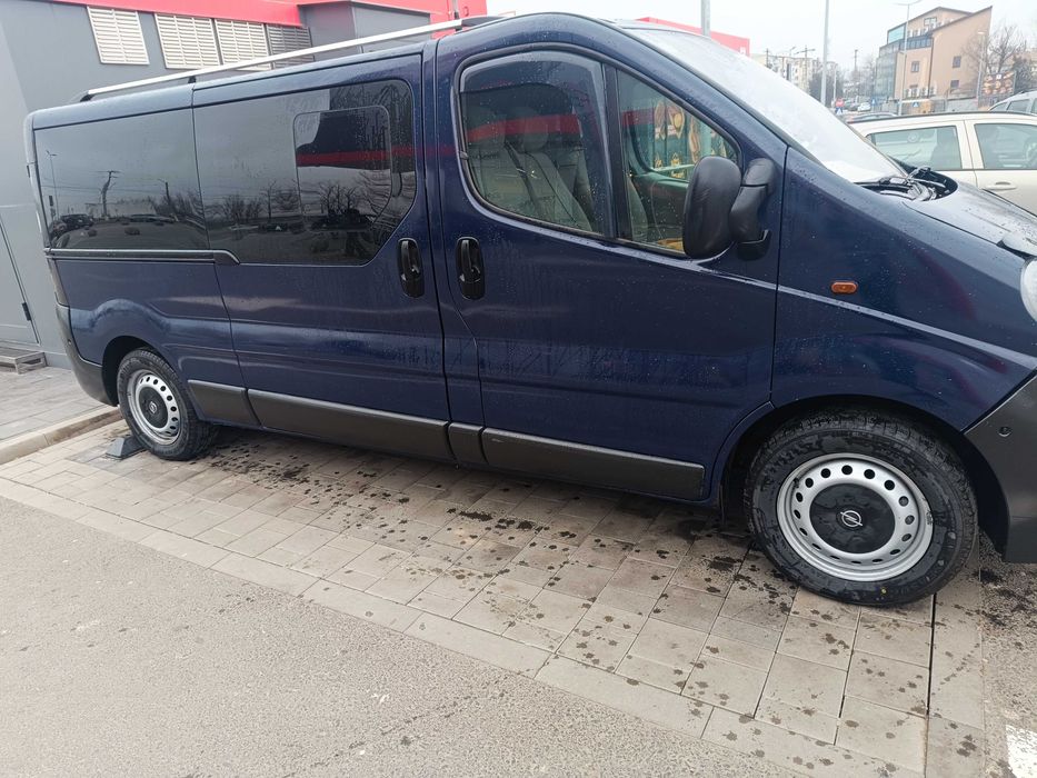Vând Opel vivaro 8+1 varianta lunga
