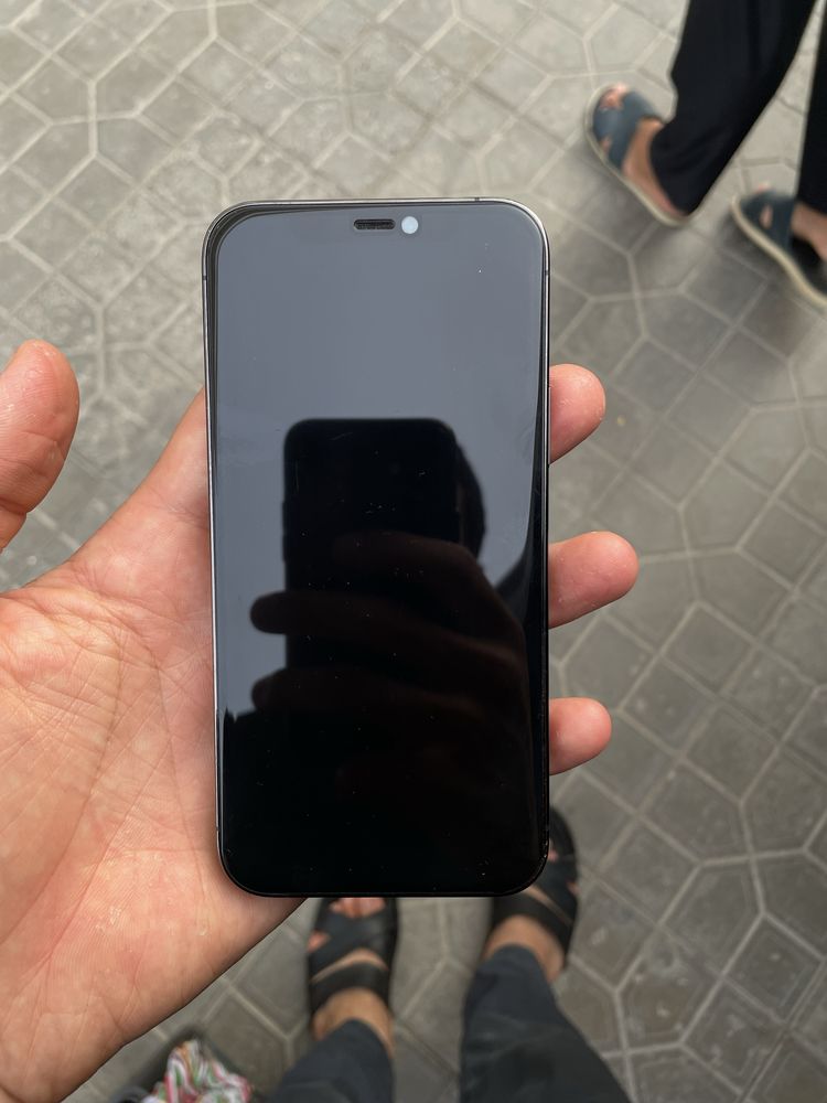 Iphone 12Pro sotiladi