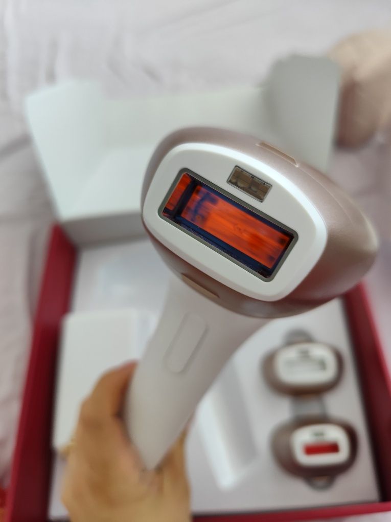 Фотоепилатор IPL Philips Lumea Series 9900 BRI973/00