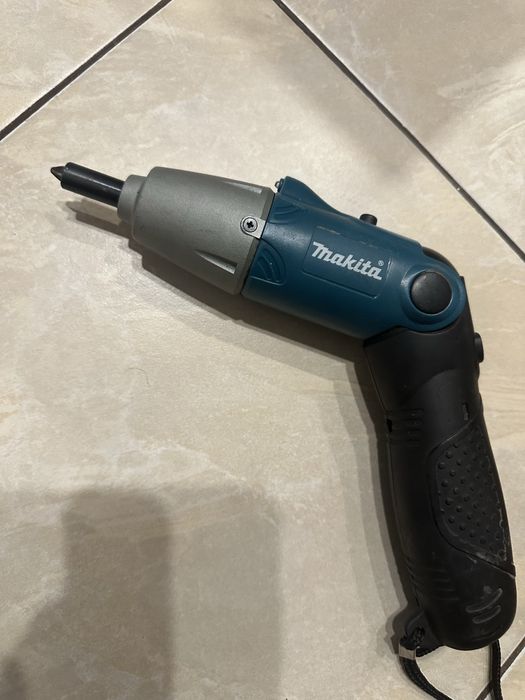 Акумолаторна отвертка Makita