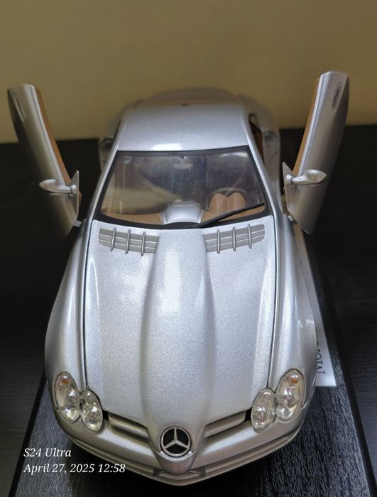 Vând macheta 1/18 Mercedes Vision SLR