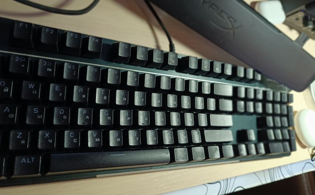 Продаю клавиатуру HyperX Alloy MKW100
