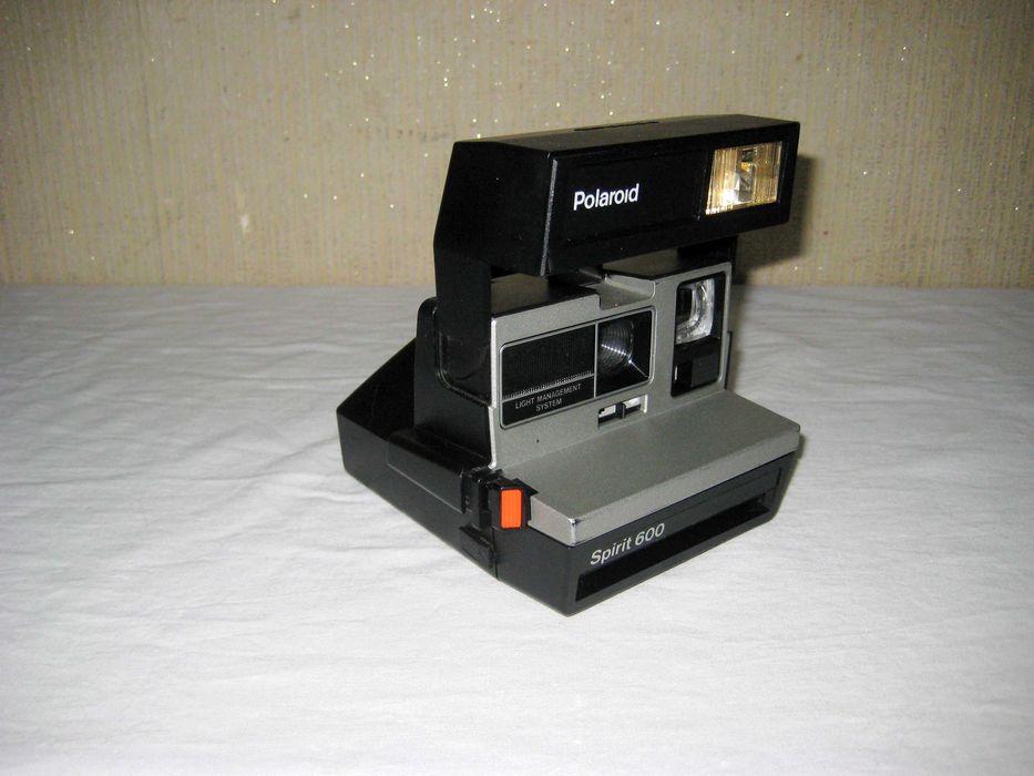 Полароид Spirit 600 идеальном почти новым состоянии!
