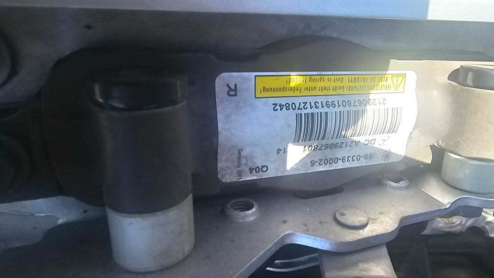 Balama capsa capota stanga Mercedes W212 A2129067701 E220 E250 E300