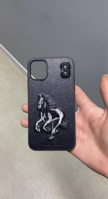 Продам чехлы на 11 13 айфон