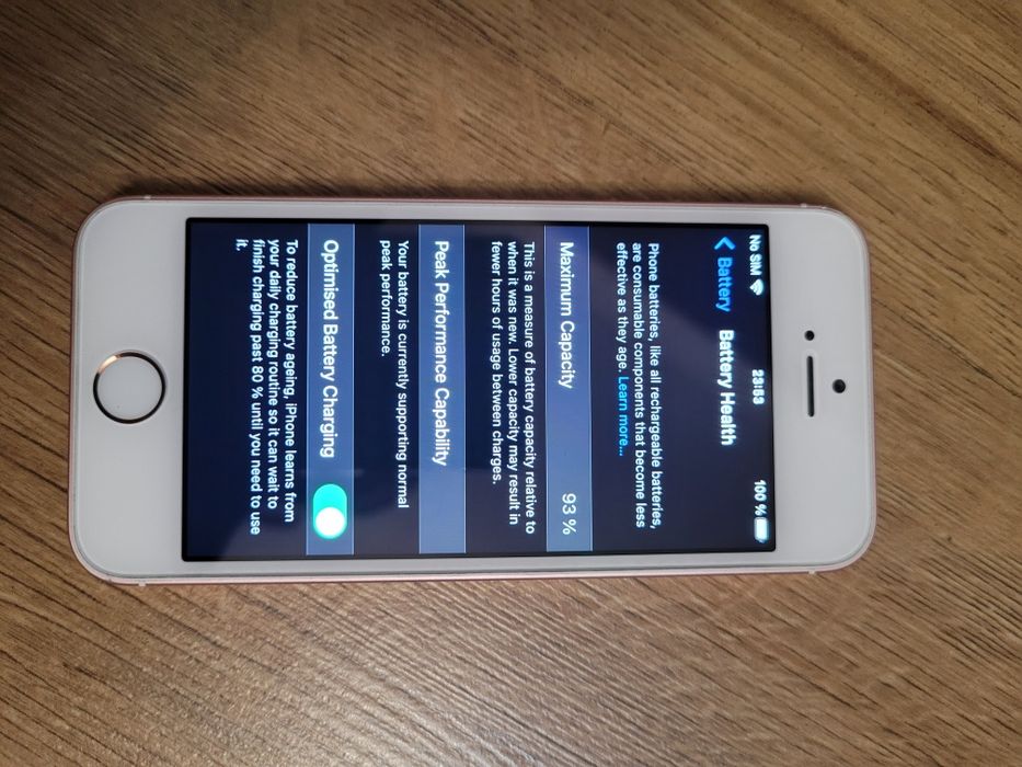 iPhone SE 32gb  93% Батерия