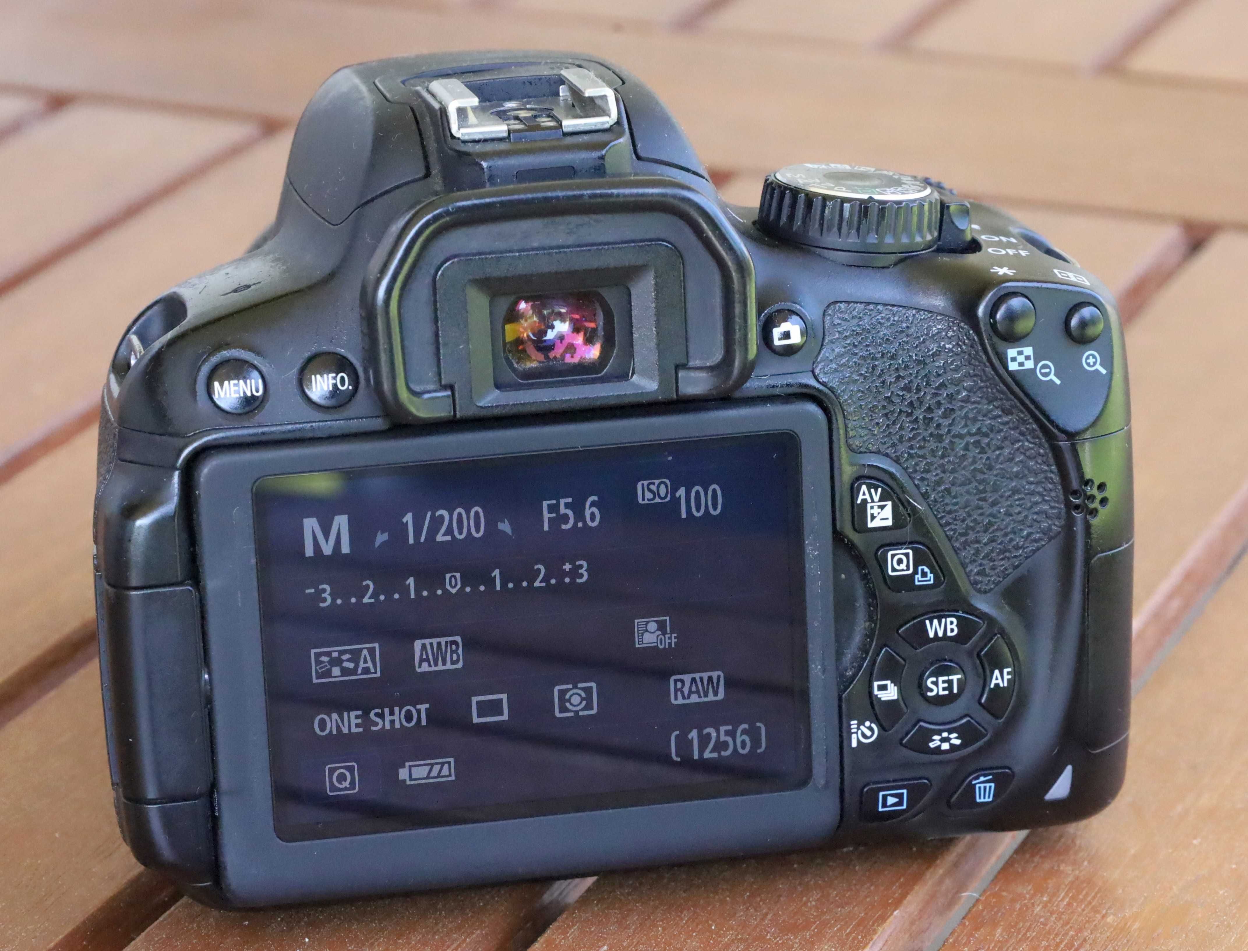 Наличен за продажба Canon Eos 650d